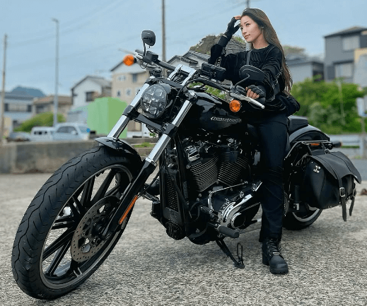 まぢかっこよ、峰不二子」人気モデル、念願のハーレー女子に！クール
