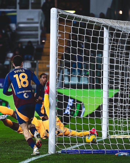 セリエA公式がパルマGK鈴木彩艶のスーパーセーブを大絶賛「意味不明だ」