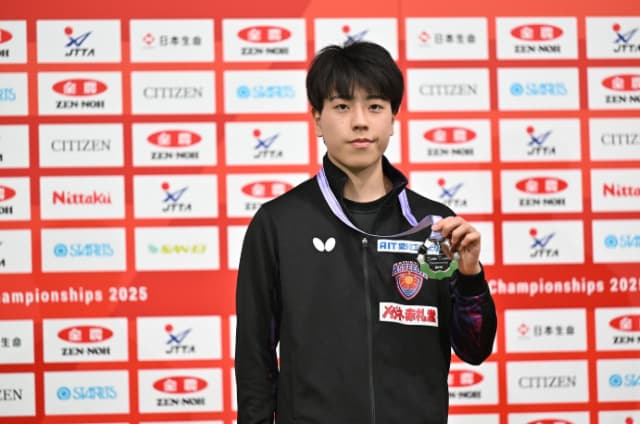 卓球・篠塚大登が全日本準優勝を報告「攻めるプレーを最後までできたと思います」