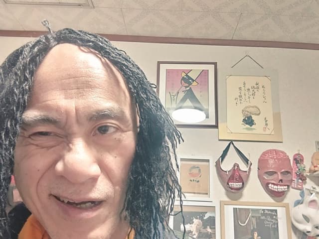 怪談師・いたこ28号、カツラを被り怪人風に！さらにそれをAIでイラストにした結果とんでもない怪物に！？