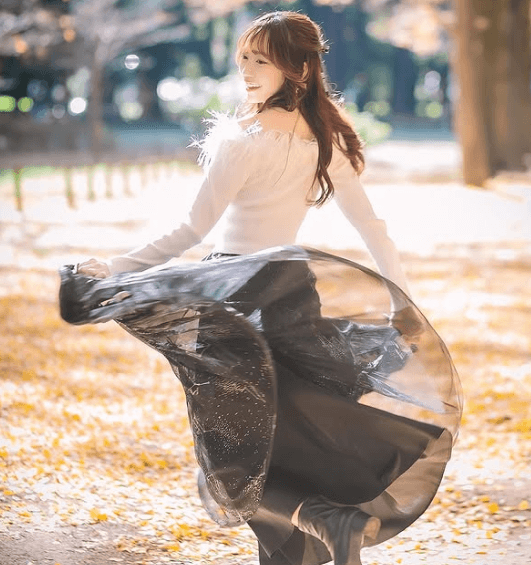 「もうため息しかでないです…」人気ラウンドガール、”秋が詰まってる・ショット”を披露しファン恋わずらい「美が詰まってる！」