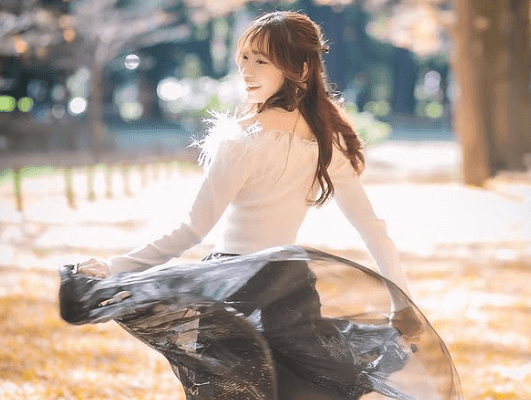 「もうため息しかでないです…」人気ラウンドガール、”秋が詰まってる・ショット”を披露しファン恋わずらい「美が詰まってる！」