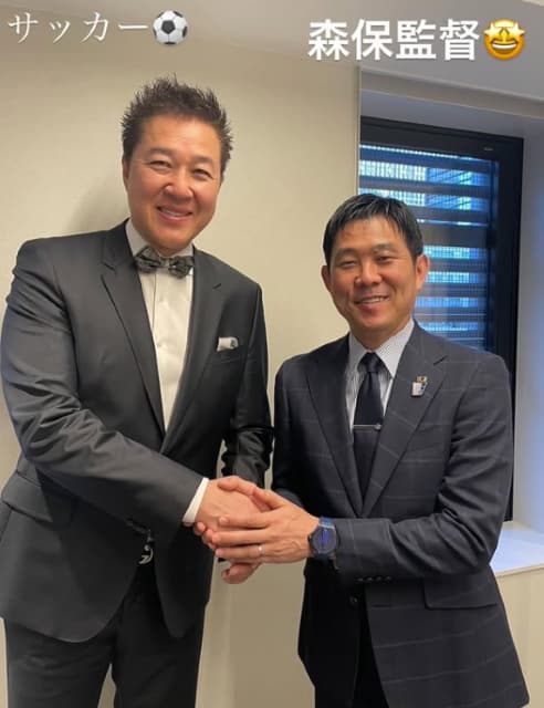 川合俊一がSVリーグイベントでのプレゼンターとツーショットを公開！スポーツの垣根を越えた交流⁉