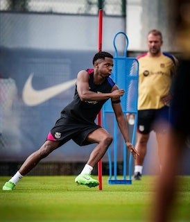 バルセロナ10番・ファティが練習中に怪我でプレシーズン不参加