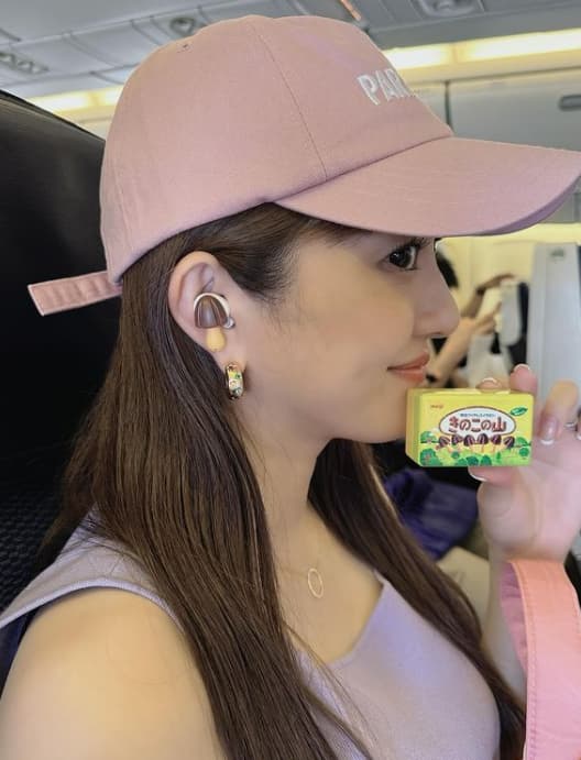 菊地亜美のきのこの山イヤホン、ついにゲット！音楽も可愛さも両立