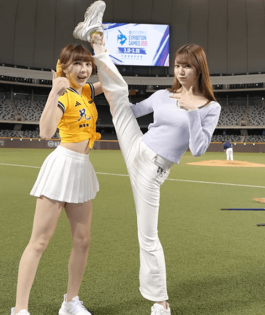 「姫が誰よりも美しい！」I字バランスのベテラン美女チア、台湾で”1位ポージング＆お戯れ”ショットを披露！反響続出「日本から行きます」