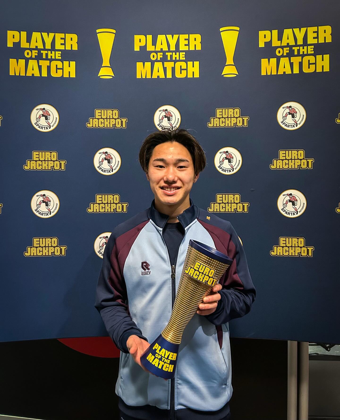 オランダ1部チームが半世紀ぶりの快挙　日本代表MF三戸舜介がMOM選出