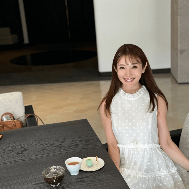 吉田美紀の温泉旅行記！ノースリーブワンピのまばゆいショットも公開