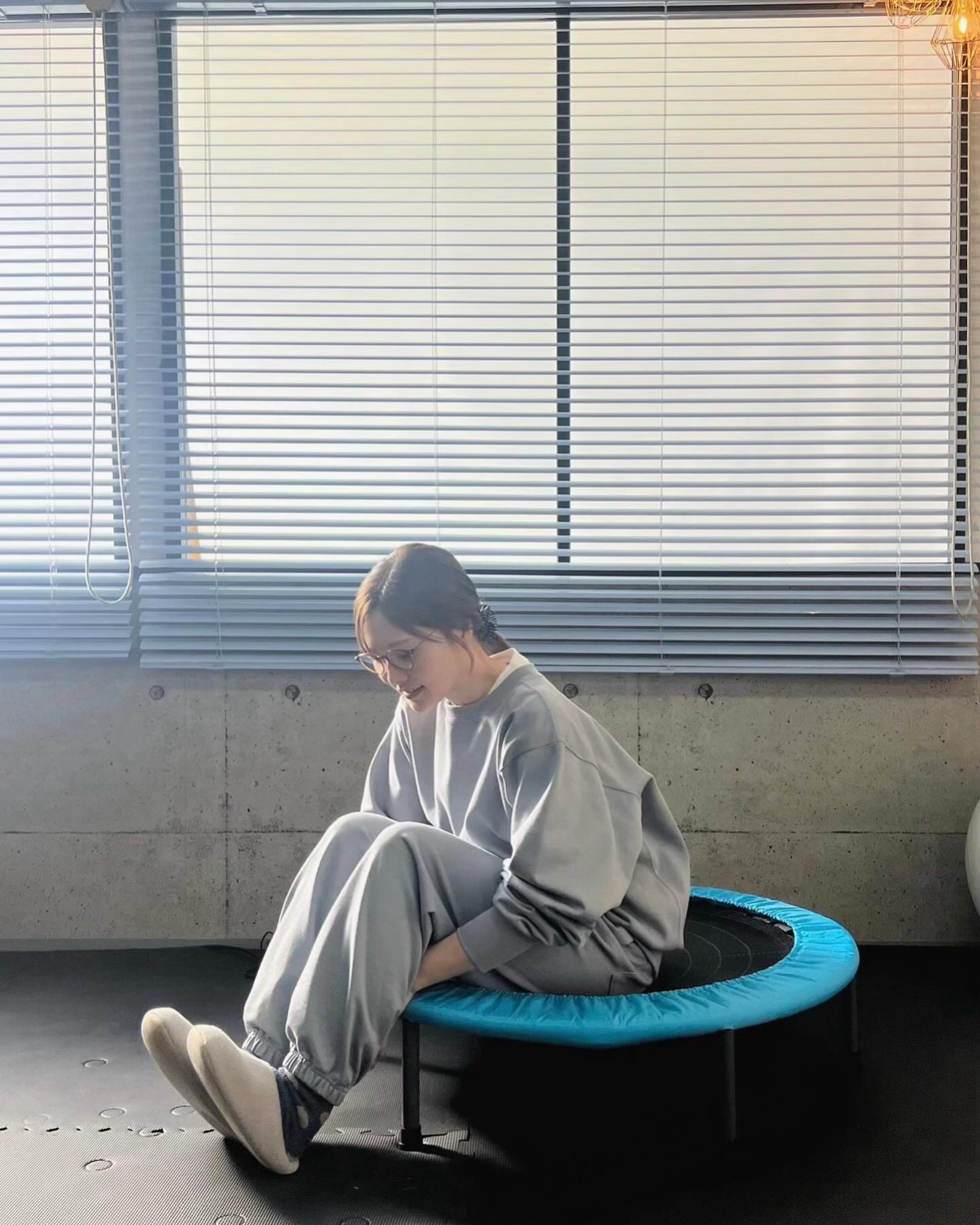 まいやんがジャージ姿で登場!!「恋する警護24時」のオフショットを公開📸