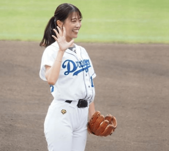 美女スポーツキャスターの”卒業報告”、”始球式のユニフォーム姿”を含めたフォト集にファン涙「寂しいですが新たなステージで輝いて」