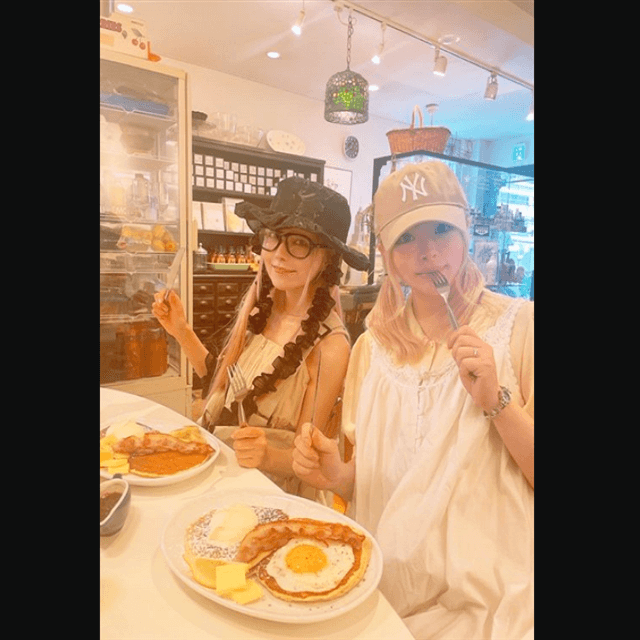 きゃりーぱみゅぱみゅ、あの人気モデルとの仲良しショットで「似てる？」と問いかけ