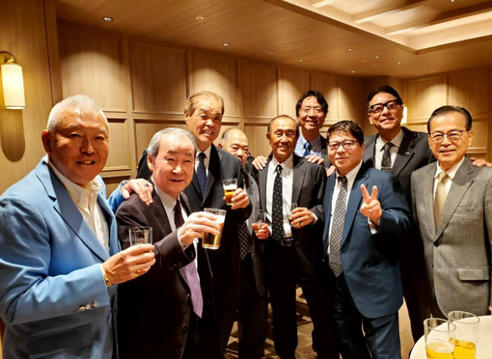 ヤクルト・真中満が「スワローズOB会」の様子を公開！若松勉、池山隆寛らレジェンド集結