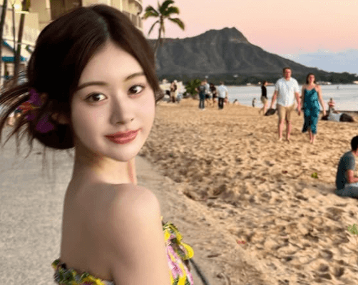 「リゾート女神だ」元アイドル、チューブトップの誉れ姿で”サンセットビーチ・ショット”を披露しファン感激！