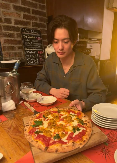 「なんてイケメンなんでしょう」こんな顔してますが、岡田将生はピザが好きです
