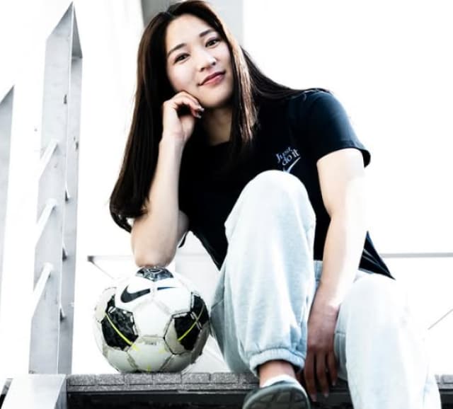 プロサッカー美女・遠藤優がファンコミュニティの設立を報告！