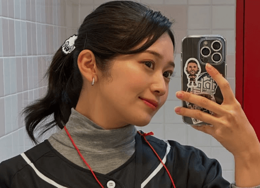 「アブナイヒト…」美女レポーター、ラグビーイベントでエキサイト！”トイレ内・自撮りショット”の可愛さにも大絶賛の声！