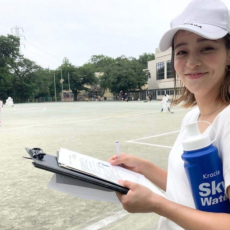 「こんな綺麗なママいたら盛り上がる👏」加藤ローサさんが少年団の当番係に⚽️