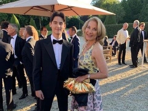 デヴィ夫人の孫キランさんの写真が大反響「中島裕翔くんに似てますね✨✨」の声も