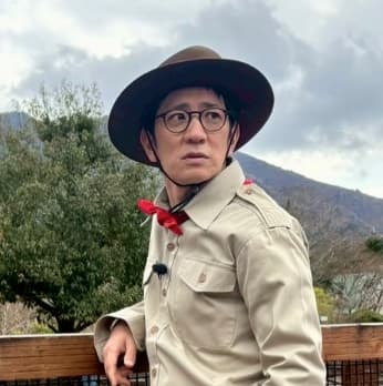 「とってもお似合いです」アンタッチャブル・柴田英嗣、動物博士風の格好で富士サファリパークに現れる