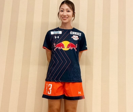 「美人だから何でも似合うね！」美女サッカー選手、クールビューティーな”ユニ姿＆私服ショット”を披露！どちらも素敵とファンうっとり