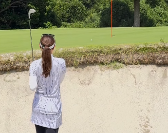バンカーショットの極意が話題！“脱ホームラン”の秘訣を美女プロが伝授