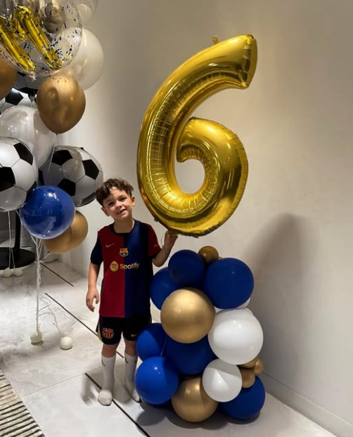 イニエスタの次男、豪華〇〇で誕生日ショット！！