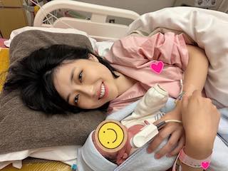 ”元国民的美少女グランプリ”の女優 第一子出産報告で話題に 出産直後ショット公開