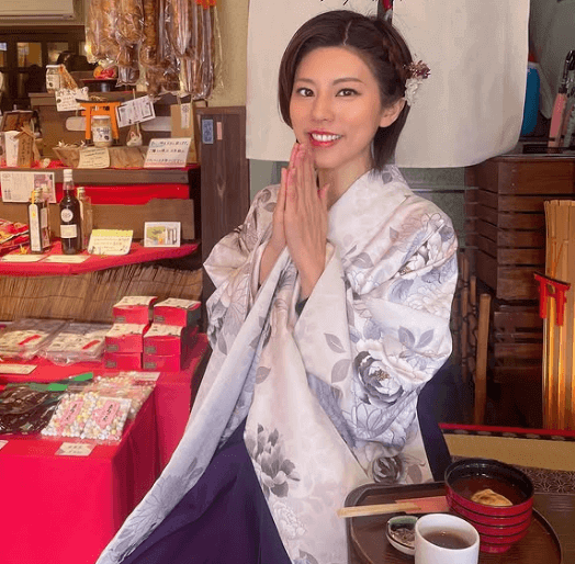 「べっぴん過ぎどす…」あの人気ポーカークイーン、ファンガチ惚れの”袴姿DE茶屋・ショット”を披露！