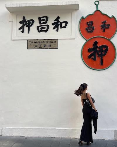 「神レベルの美しい後ろ姿‼️💕🎶😄👍」ローラが香港での様子を公開❗️❗️