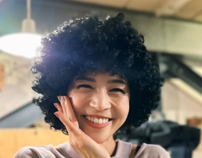 安田美沙子、20年来の大切な人の誕生日をお祝い！アフロ姿も披露！