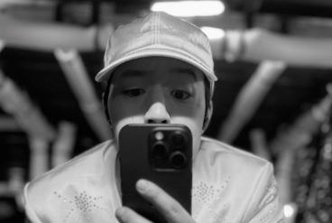 「この存在感、やっぱりEXILE」SEKAIのモノクロ自撮りにファン沸騰！