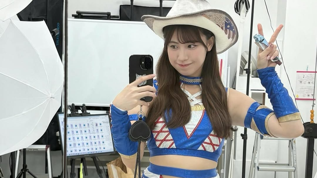 「可愛い」が鳴り響く！？女子プロレスラー・荒井優希、鮮やかなコスチューム姿にファン注目