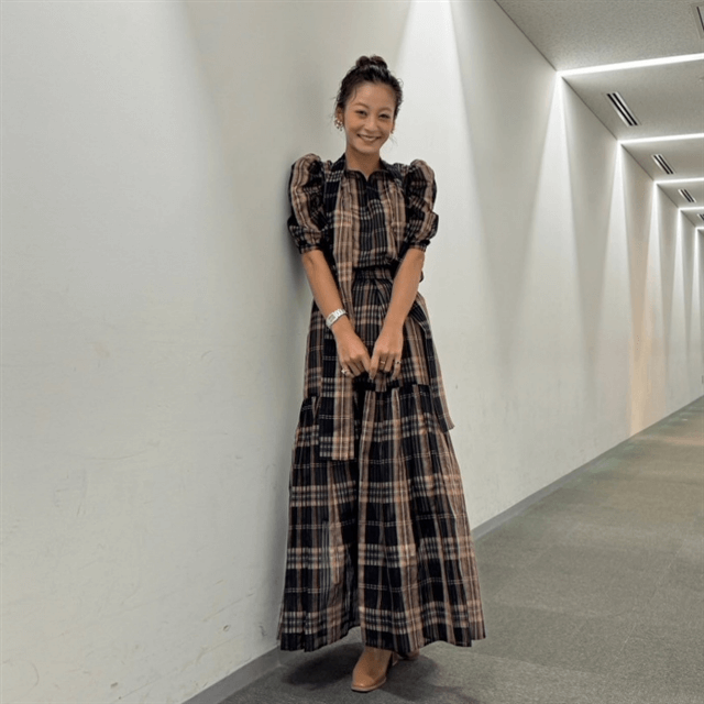 モデル・西山茉希、「正義のミカタ」での美麗全身コーデを披露！ファン「あらまぁ可愛い」と絶賛