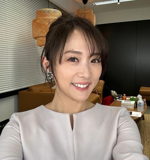 「肩首手首足首あたたかくして」高島彩、激カワ自撮りショット＆