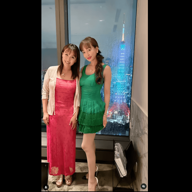 神田うのが『再会プロデューサー』とラグジュアリーな１室のムービーを投稿