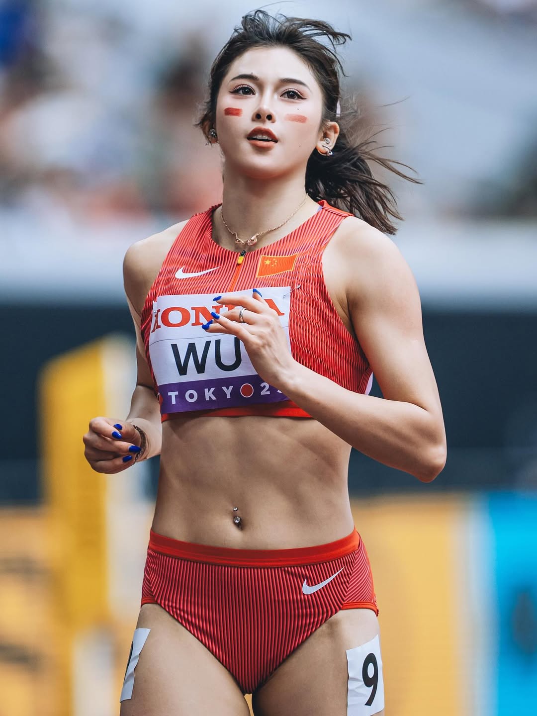 力強さと可憐さのギャップに刮目…“中国陸上界の女神”が魅せた素顔「前向きに生きる女性は幸せを掴める」