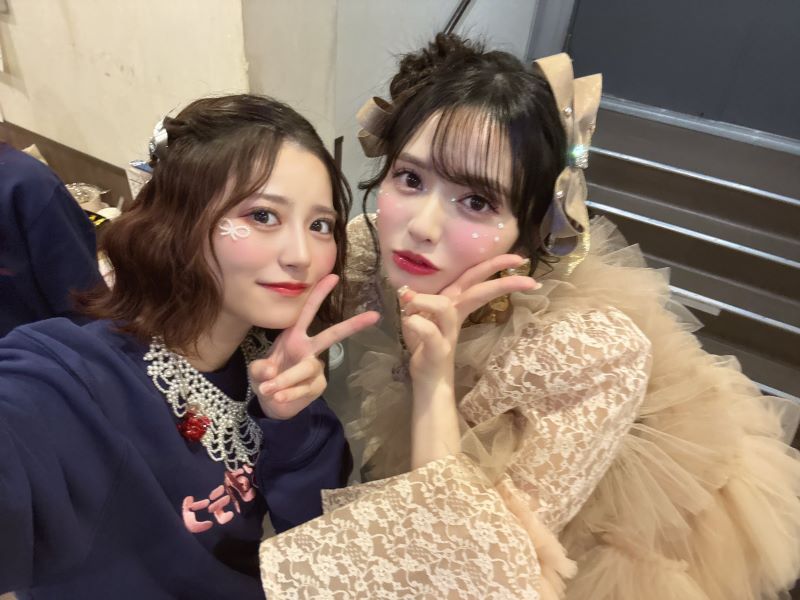 「髪巻き巻きしすぎて可愛い」あの可愛すぎるアイドルが誕生日をお祝い！