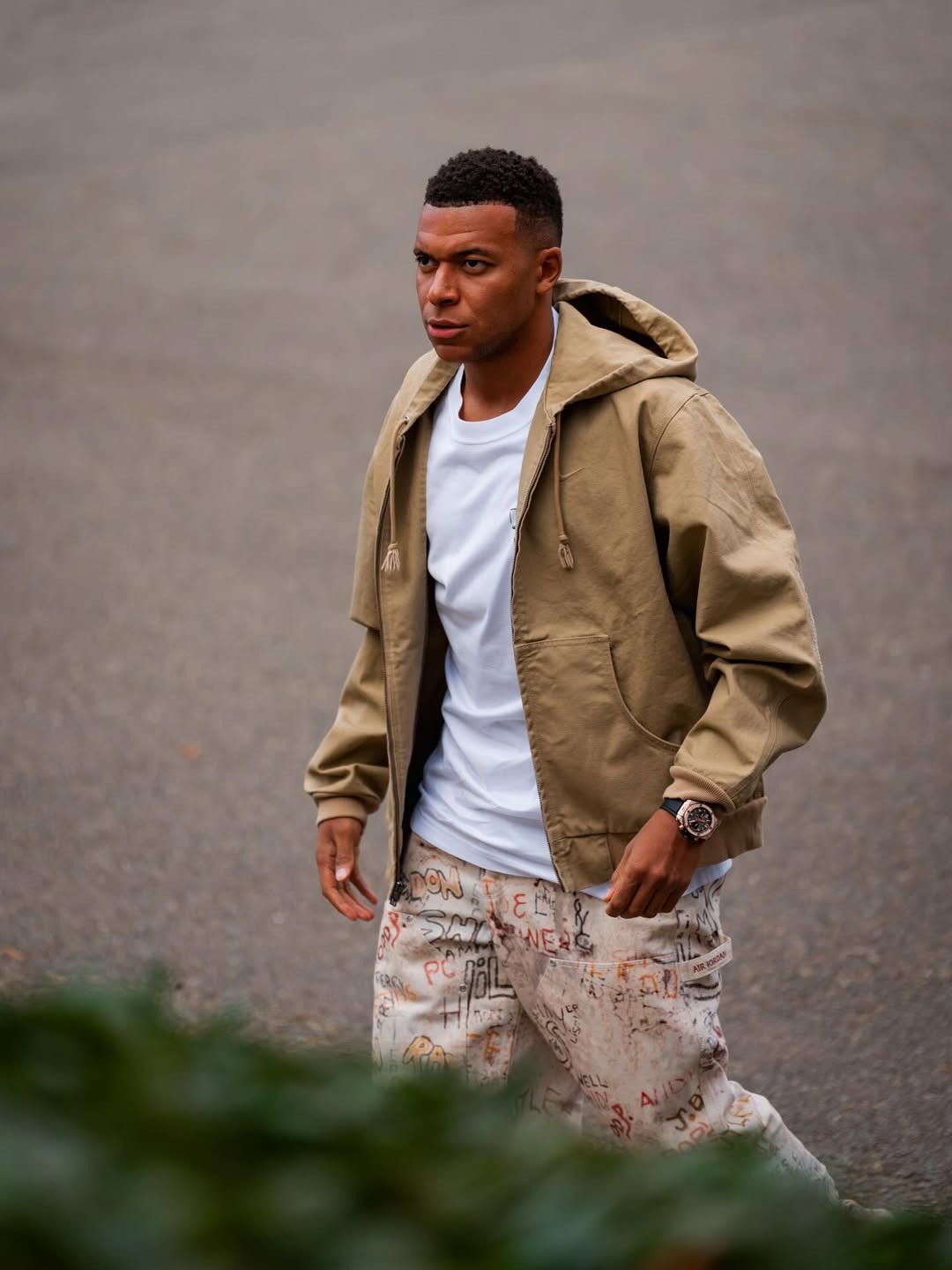 私服もスター級！エムバペ、最新ショットでピッチ外でも世界を魅了