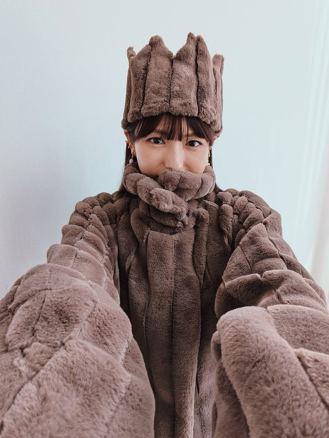 「もうアウター⁉」タレント〇〇の“もこもこ秋冬コーデ”にファン歓喜「結局こういうのが一番好き」