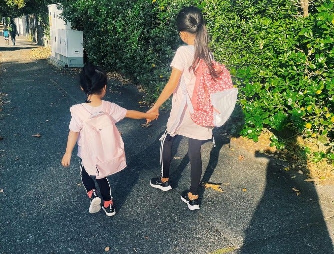 激変で話題の水嶋ヒロ＆絢香夫妻の14回目の結婚記念日に長女らのショット披露💓