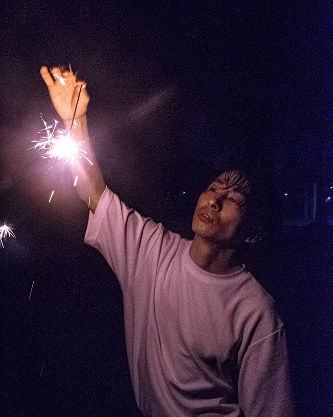 TOBEに合流！三宅健の色気ダダ漏れショットにファン悶絶😍「健くんのまなざしが素敵💖」