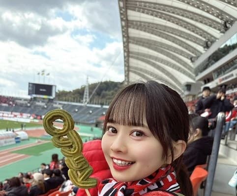 ロアッソ熊本の応援アンバサダーを務めるアイドルがホーム開幕戦を観戦！シーズン初勝利を祝福