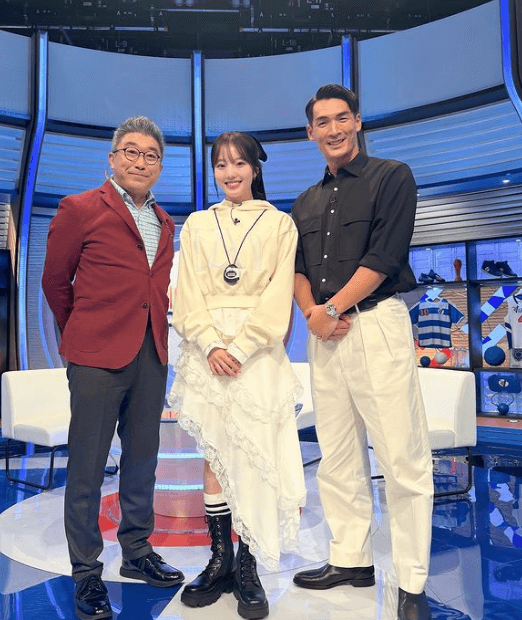 本田真凜「サッカー部マネージャーを意識したコーデです」、激カワ純白ドレス姿の公開に大反響！「可愛い、優勝です」