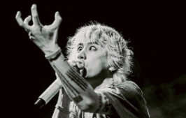 「よっ、森内屋！」Takaがライブ中に“歌舞伎顔”披露、渾身ショットにファン喝采！