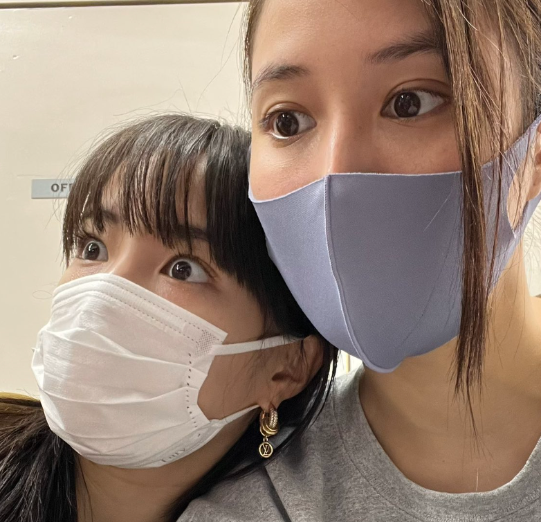 広瀬すず&アリス姉妹が超貴重なオフショット公開💕一般人にまぎれラーメンへ🍜