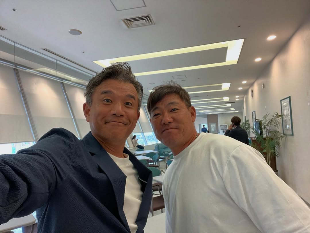 「写真撮っておきました〜！」元プロ野球選手・前田幸長、後輩のあの選手とツーショット！