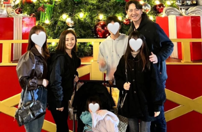 岩隈久志、家族写真でホリデーの幸せを報告！温かな祝福に包まれる！