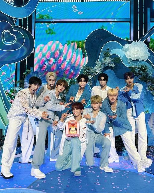 韓国の人気アイドルグループの最新集合ショットが話題に