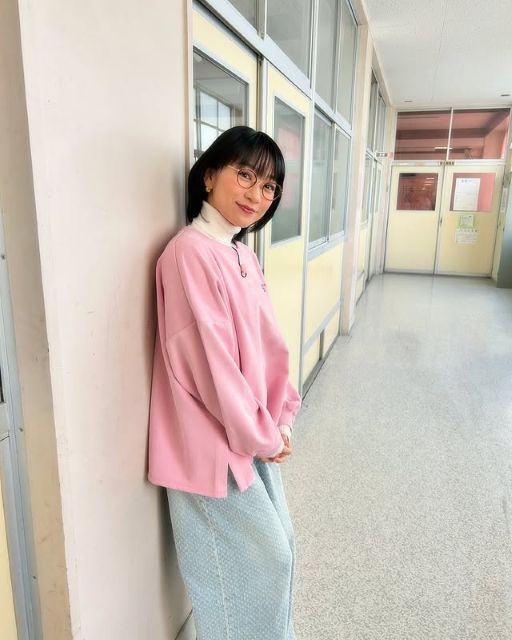 「優し先生みたい」時東ぁみ、小学校ロケオフショで見せた癒しのスマイルにファンほっこり