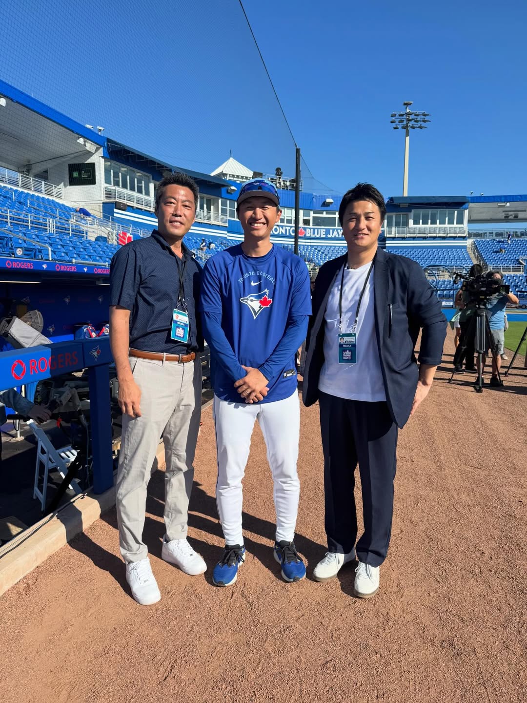 【豪華すぎる3ショット】上原浩治が加藤豪将と再会「めっちゃ元気でした！」ブルージェイズ球場で笑顔共演